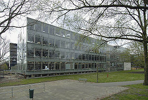 File:Walter van Beirendonck - Dream The World Awake - Gemeentemuseum den  Haag, 12.jpg - Wikimedia Commons